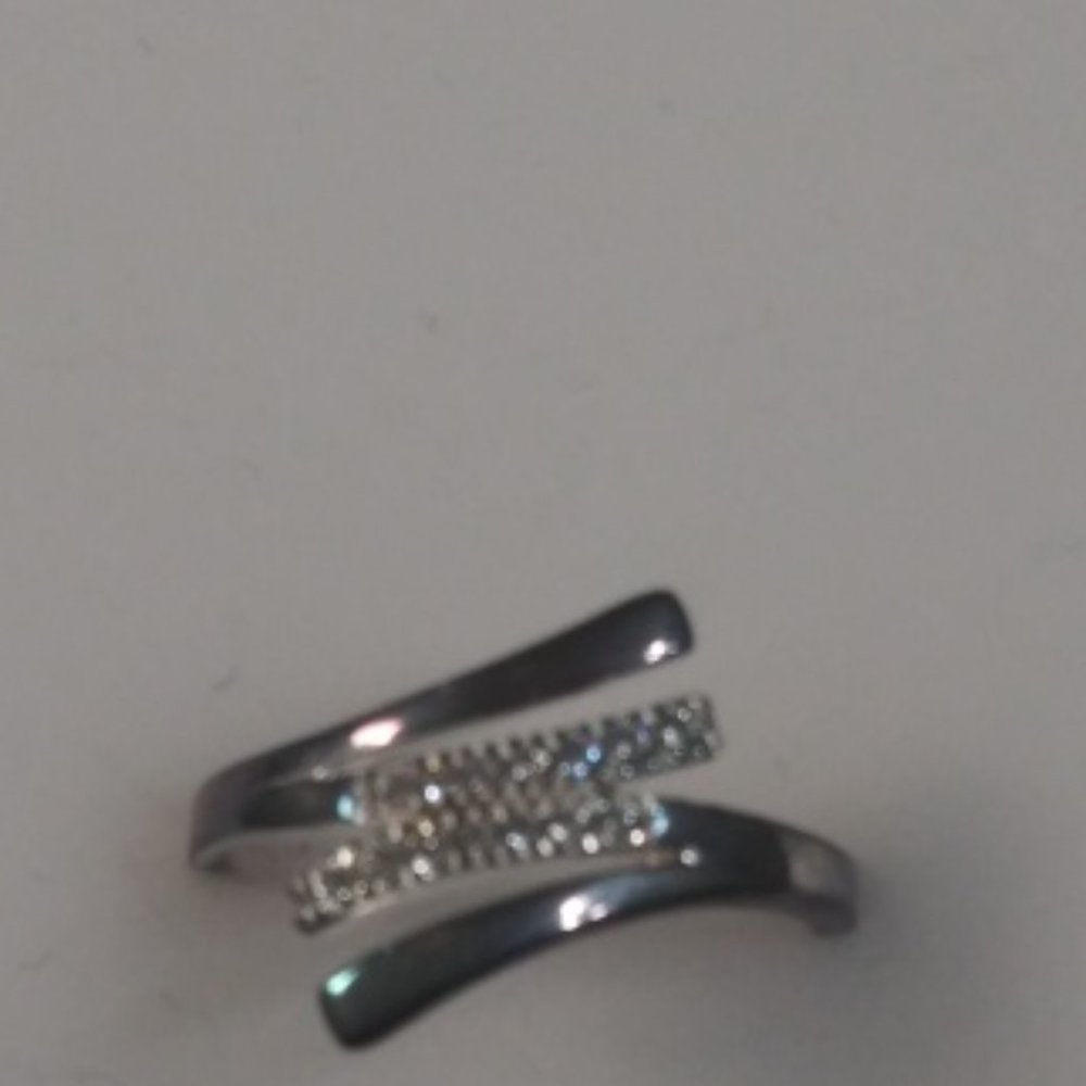 Avon 2017 Sterling Silver CZ Bypass Ring Size 7  New in Box.